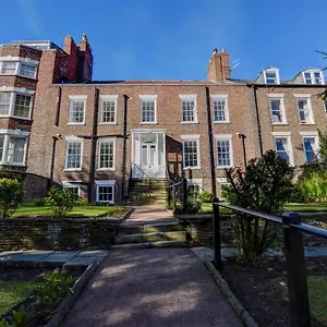 4* Guest house White Linen Whitby, Only